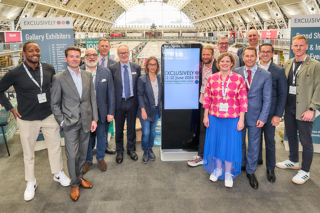 1 Exclusively Show 1 Exclusively Show