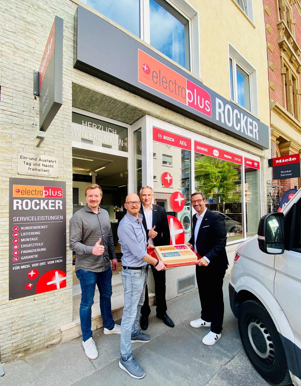 neueroeffnung_rocker.jpg neueroeffnung_rocker.jpg