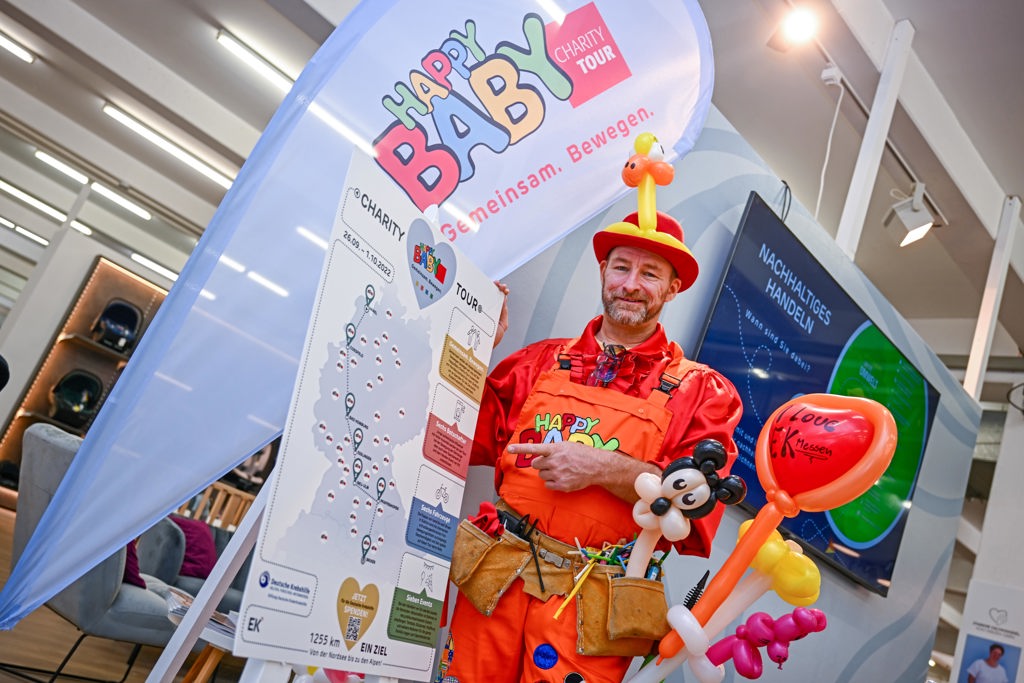 kinderclown-mit-tourverlauf-der-happybaby-charity-tour.jpg kinderclown-mit-tourverlauf-der-happybaby-charity-tour.jpg