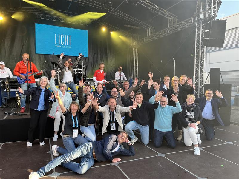 Wo engagiert gearbeitet wird, darf der Spaß nicht zu kurz kommen: Die  Fachgruppe licht+concept trifft auf die „Blaumeisen“.