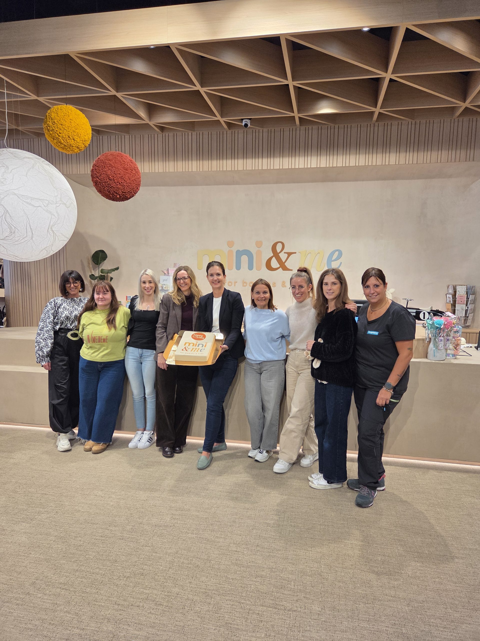 Das Team von mini & me mit Karoline Gumpert (Shop and Assortment  Consultant Family, EK Retail).