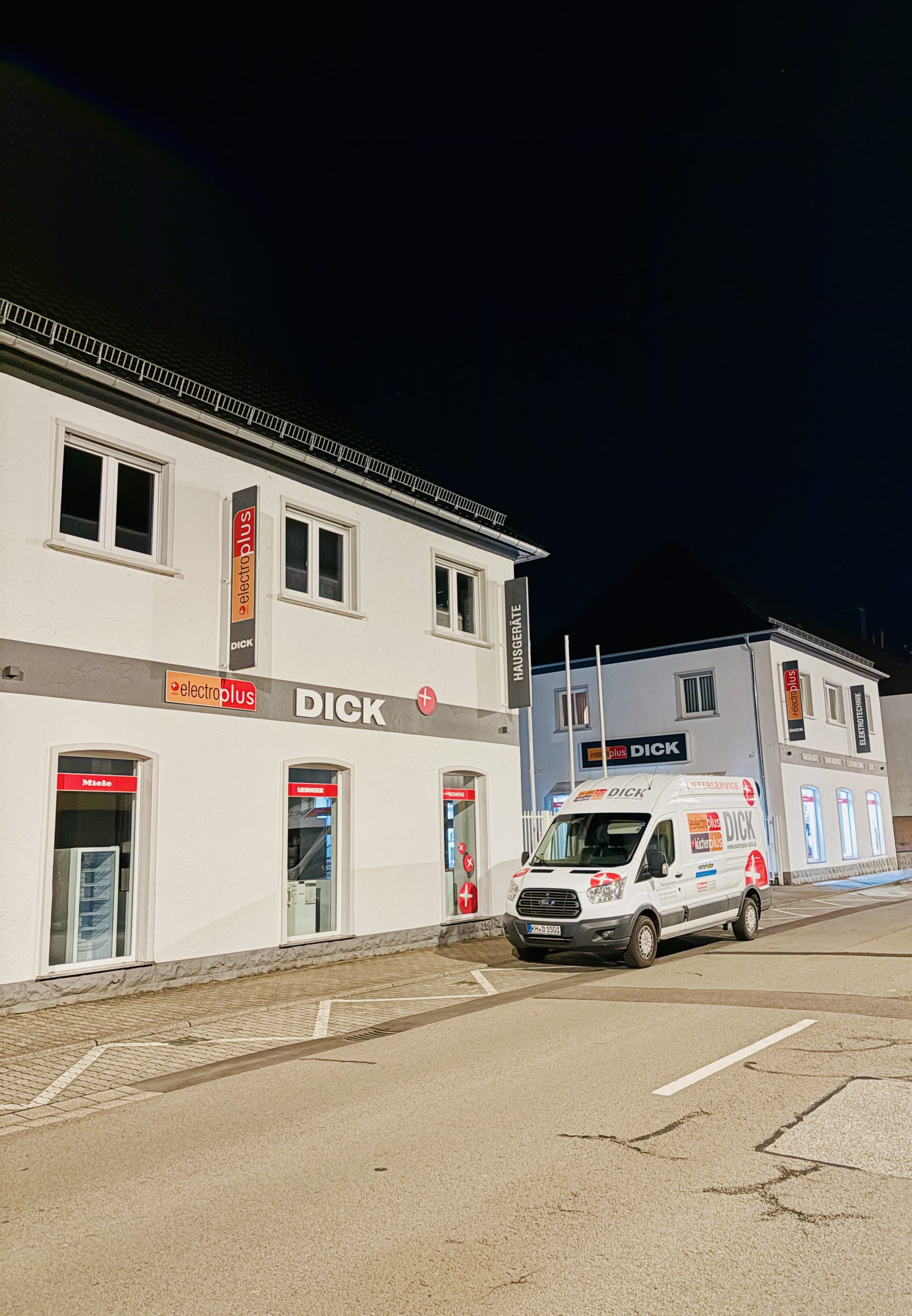 Das weitere Bildmaterial gibt zusätzliche Einblicke in den electroplus küchenplus Dick Store in Zweibrücken.