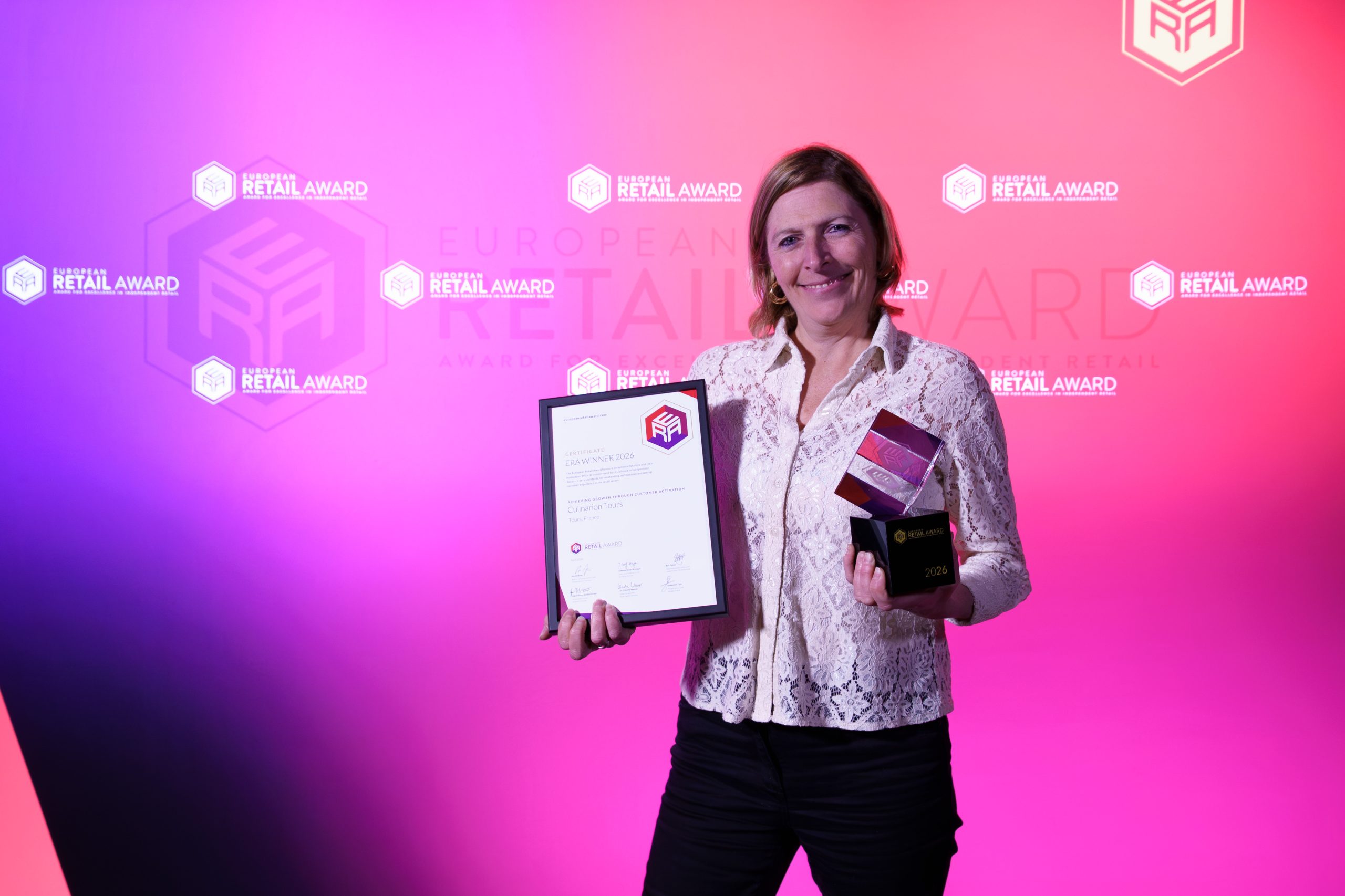 Carine Finas (Inhaberin, Culinarion Tours) mit dem European Retail Award  in der Kategorie „Achieving Growth through Customer Activation“.
