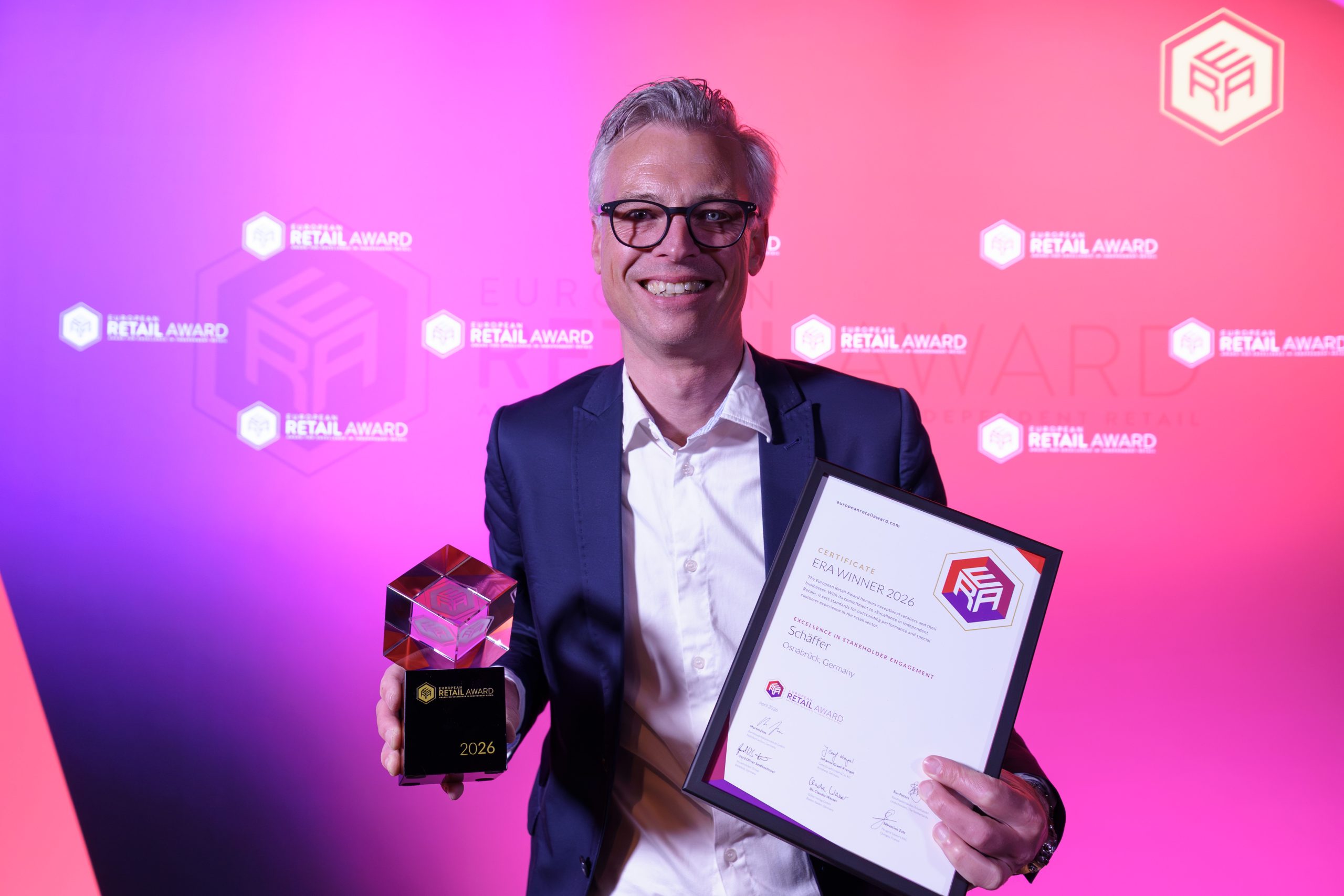 Tobias Schonebeck (Geschäftsführender Gesellschafter, Schäffer) mit  dem European Retail Award in der Kategorie „Excellence in Stakeholder  Engagement“.